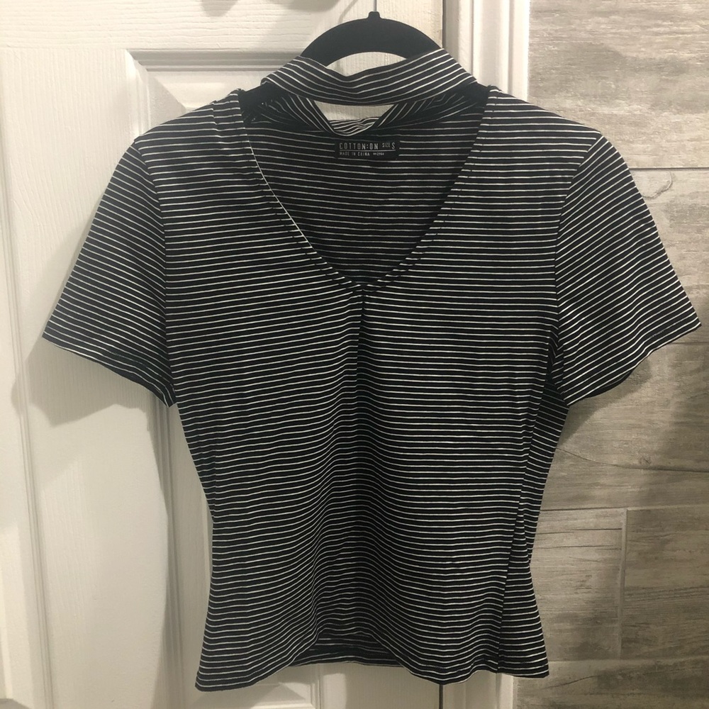 Cute choker top shirt sz small